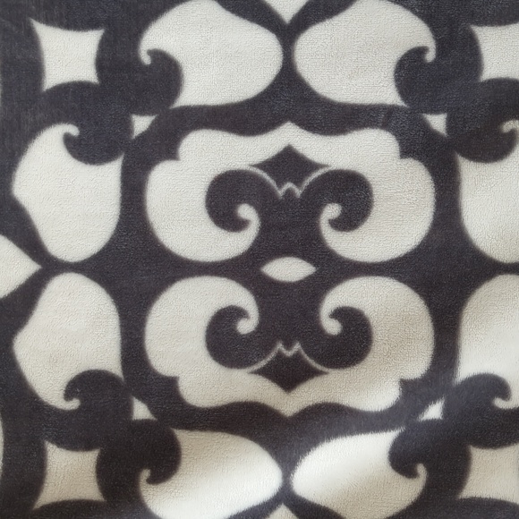 Soft Plush Cozy Blanket Throw 49.5" x 67" White Gray Coral - Picture 4 of 8